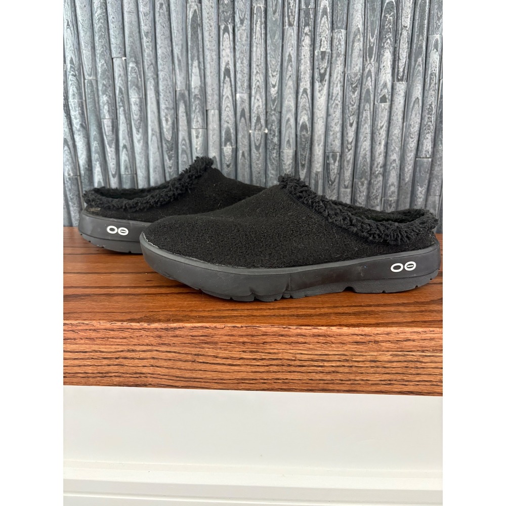 OOFOS OOmg Luxe Low Shoe Black Faux Fur Lined Recovery Mules Mens 9 EU 42